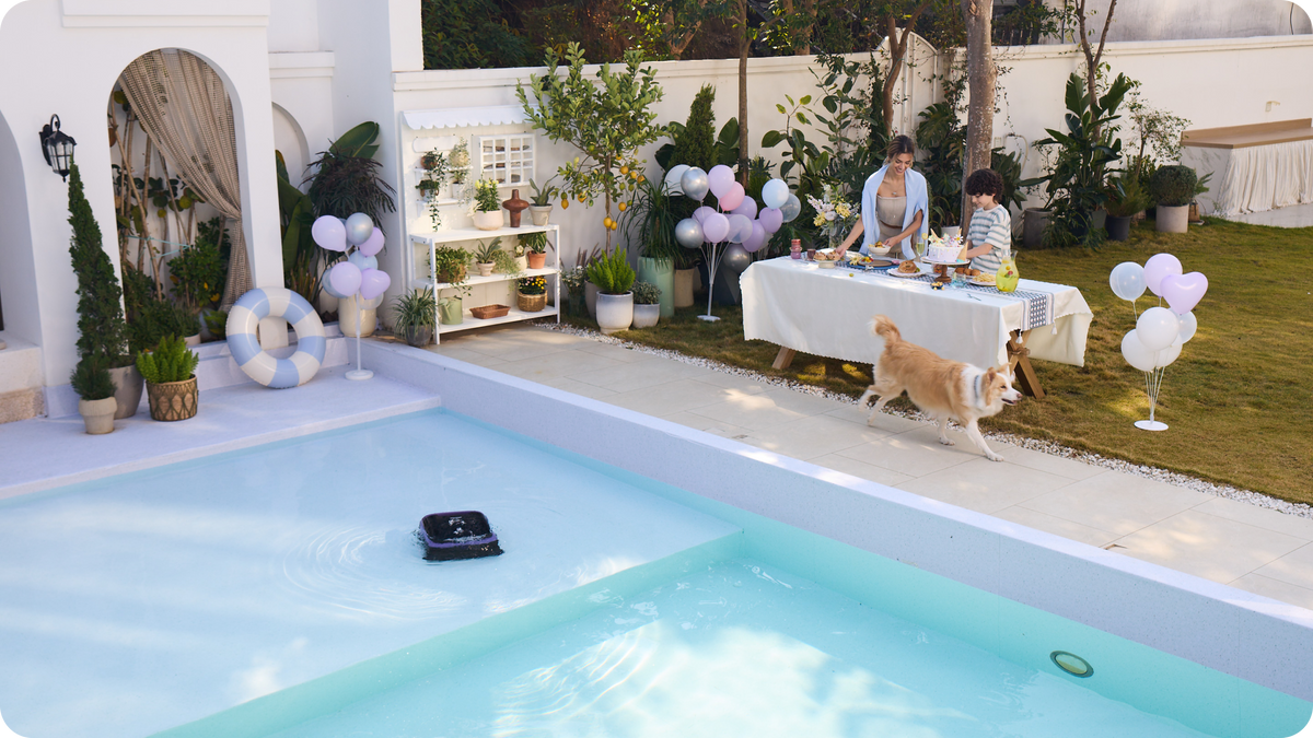 Cordless pool cleaner
